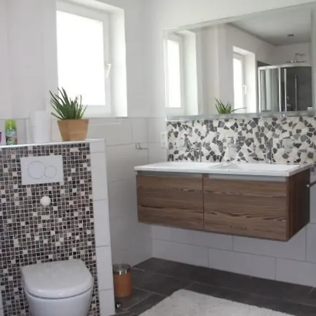 Gemuetliches Bergappartement Mit Seeblick Holiday home