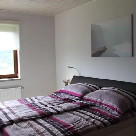 Gemuetliches Bergappartement Mit Seeblick Semesterbostad *